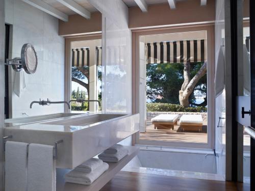 Bungalow with King Bed and Sea View 