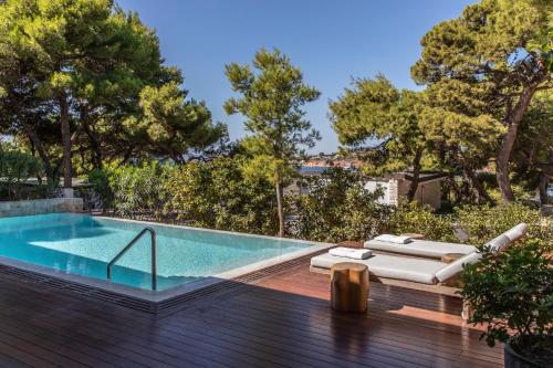 Bungalow Suite with Pool and Garden View