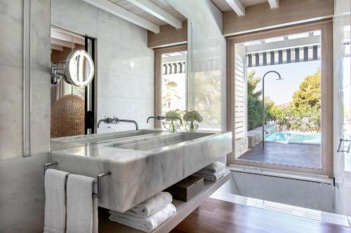 Bungalow Suite with Pool and Garden View
