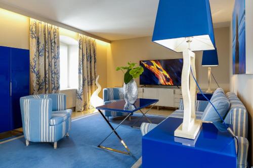 Luxury Suite