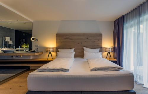 Junior Suite with Panoramic View and Balcony 
