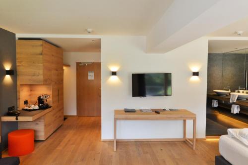 Junior Suite with Panoramic View and Balcony 