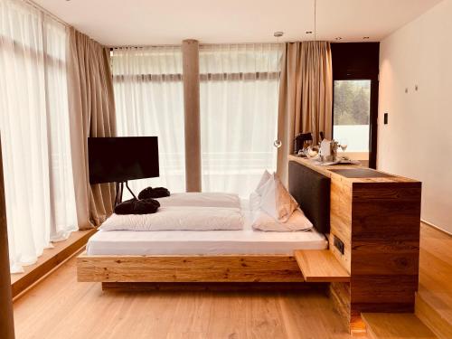 Spa corner with private sauna - panoramic view of the sunny side with terrace