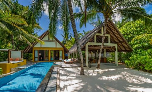 Premier Beach Villa With Pool King