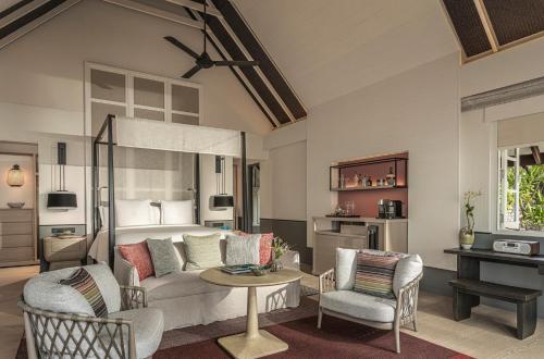 Family Oceanfront Bungalow With Pool King - Room Rate inclusive of breakfast for 4 adults