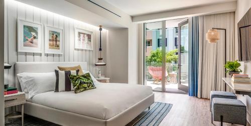 The Ray King Bed with Terrace