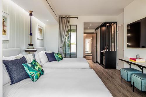 Queen Guest Room with Two Queen Beds