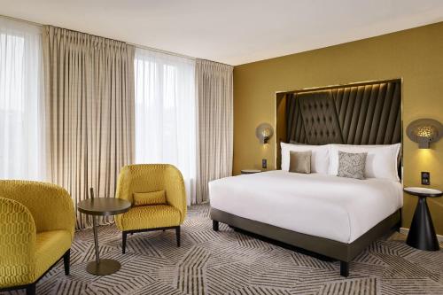 Executive King room - Courtyard view