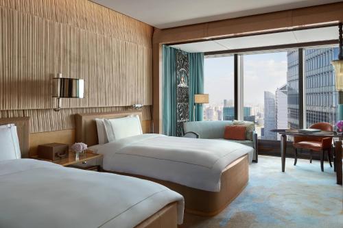 Club City Lights Twin Room