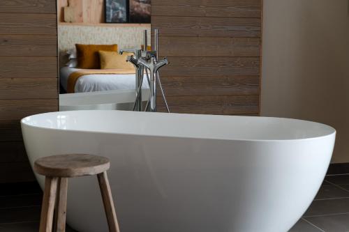Suite with Mountain View and spa access