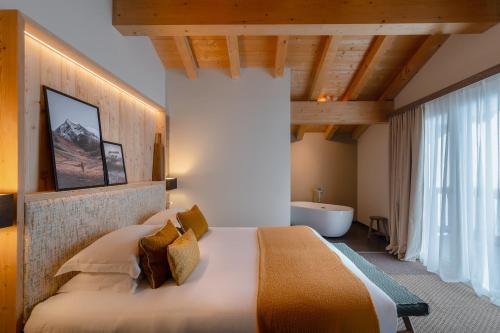 Three-Bedroom Suite with spa access