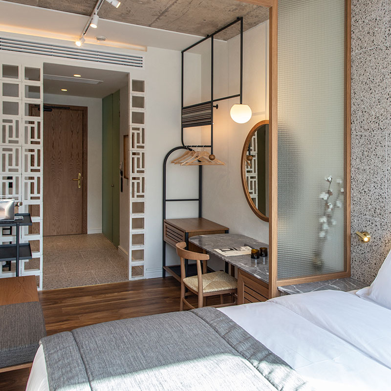 Medium Room