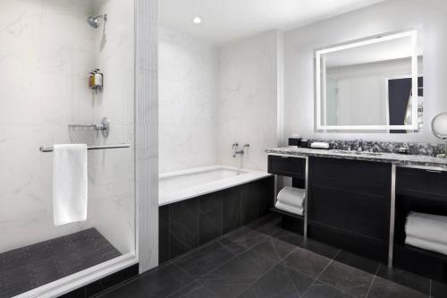 Guest Room, 1 King