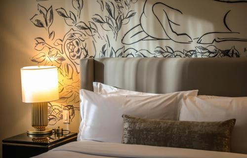 Guest room, 1 King, City view