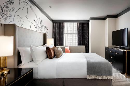 Suite, 1 King, Sofa bed, Gulf front
