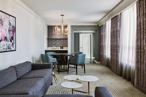 Suite, 1 King, Sofa bed