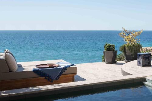 Ocean Front Pool Room, Guest room, 1 King, Beachfront