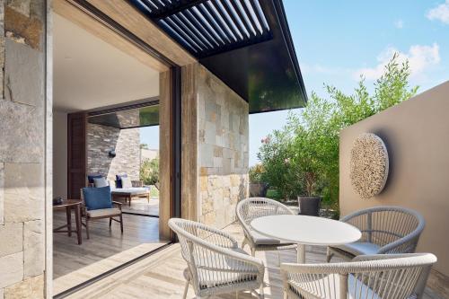 Partial Ocean View, Guest room, 1 King, Ground floor, Plunge pool, Terrace