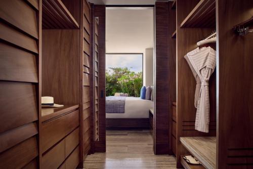 Cortes Ocean View, 1 Bedroom Suite, 1 King, Sofa bed, Ground floor, Private pool, Terrace