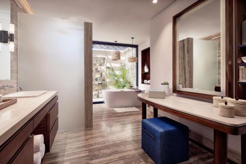 Cortes Beachfront 1 Bedroom Suite Ground Floor