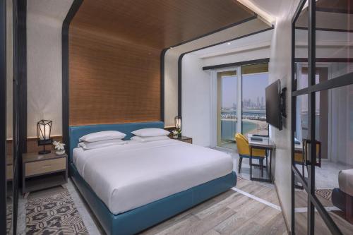 Junior Suite with Balcony – 20% off Food and Beverage (Summer 2026), Palm Jumeirah Mall Access