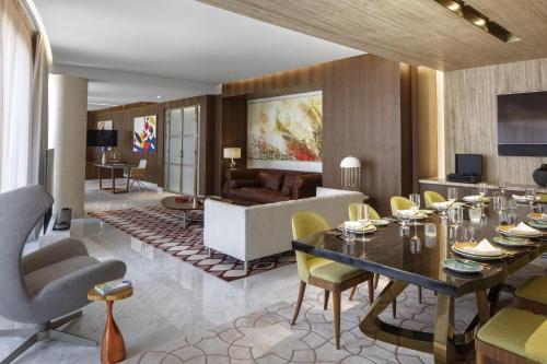 Exclusive Prince Suite – Free In Room Breakfast & VIP Parking