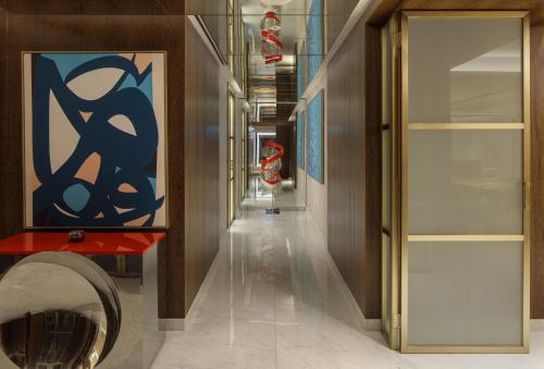 Two-Bedroom Luxury Royal Suite with Private Jacuzzi and Experience Shower – Free In-Room Breakfast & VIP Parking