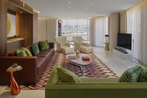 Two-Bedroom Luxury Royal Suite with Private Jacuzzi and Experience Shower – Free In-Room Breakfast & VIP Parking