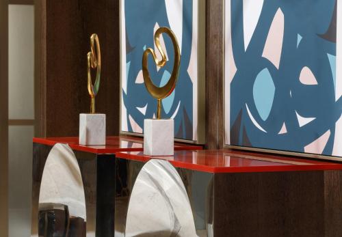 Two-Bedroom Luxury Royal Suite with Private Jacuzzi and Experience Shower – Free In-Room Breakfast & VIP Parking
