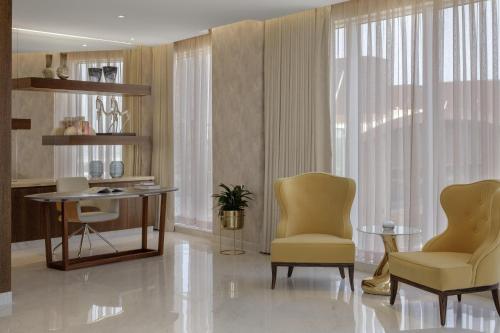 Two-Bedroom Luxury Royal Suite with Private Jacuzzi and Experience Shower – Free In-Room Breakfast & VIP Parking
