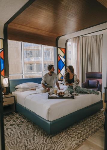 Spacious Andaz Deluxe Suite with Sea View and Balcony  – Free Breakfast, 20% off Food and Beverage (Summer 2026)