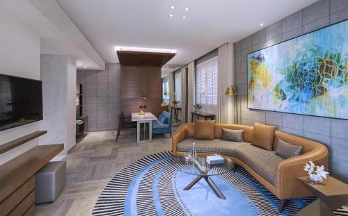 Spacious Andaz Deluxe Suite with Sea View and Balcony  – Free Breakfast, 20% off Food and Beverage (Summer 2026)