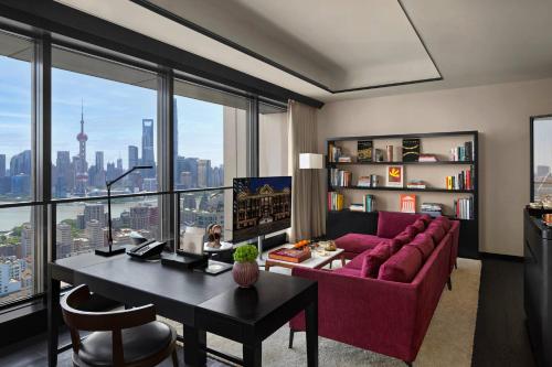 Superior Bund View Suite