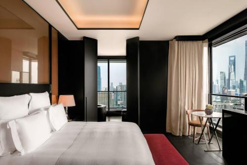 Deluxe Bund View Suite