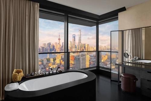 Deluxe Bund View Suite