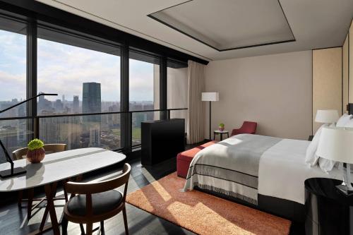 Deluxe City View Suite 
