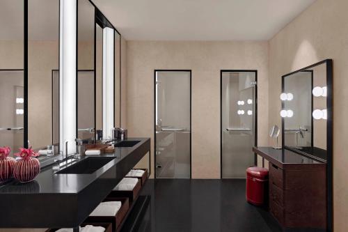 Deluxe City View Suite 