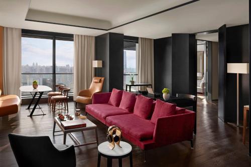 Deluxe City View Suite 