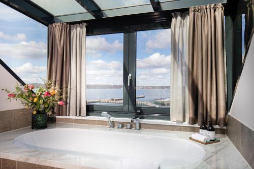 James Penthouse