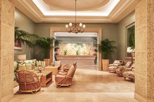 Palm View Room - King Bed