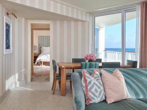 Oceanfront One Bedroom Suite