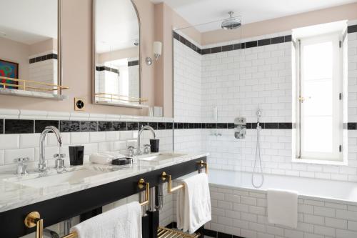 Superior Double Room with Bath or Shower