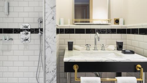 Classic Twin Room with Shower