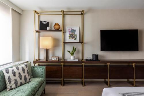 King Room with Accessible Tub - Disability Access