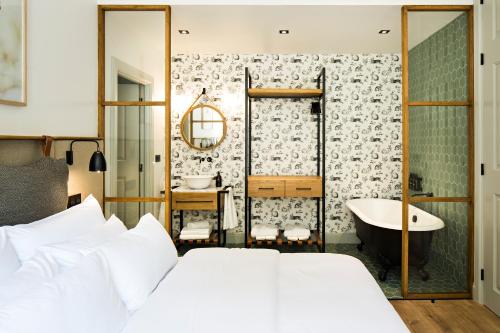 Superior Double Room with Bath