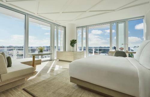 Surfside Corner Room King