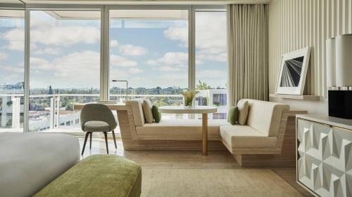 Bay View One Bedroom Suite