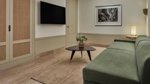 Oceanfront One-Bedroom King Suite 
