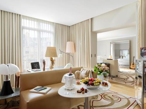 Gallery King Suite