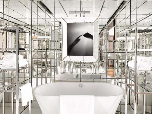 Gallery King Suite